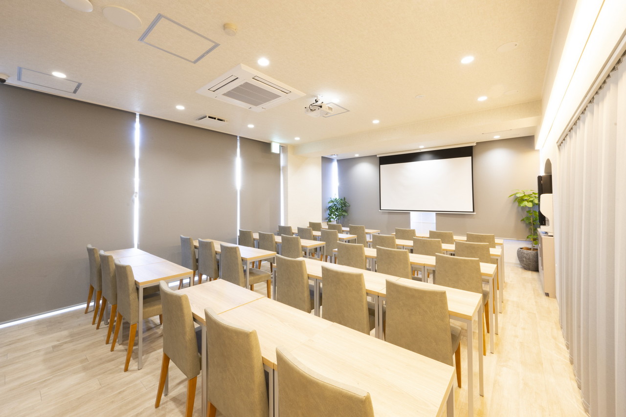 明るくモダンな内装にリニューアルされた犬山ミヤコホテルのレンタルスペース